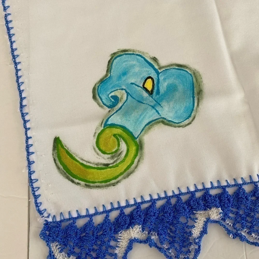 Hand embroidery 🪡 🧵 to wrap tortillas